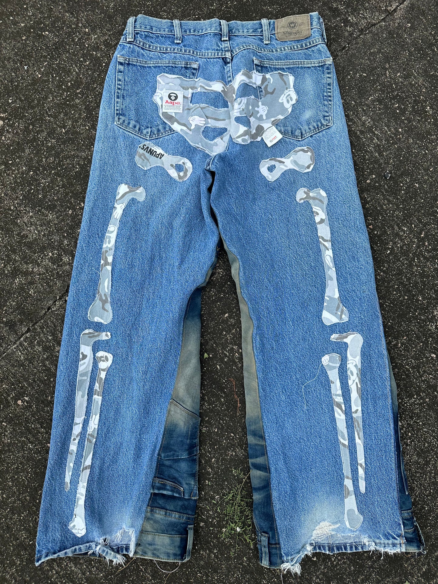 AAPE X Wrangler jeans🦴