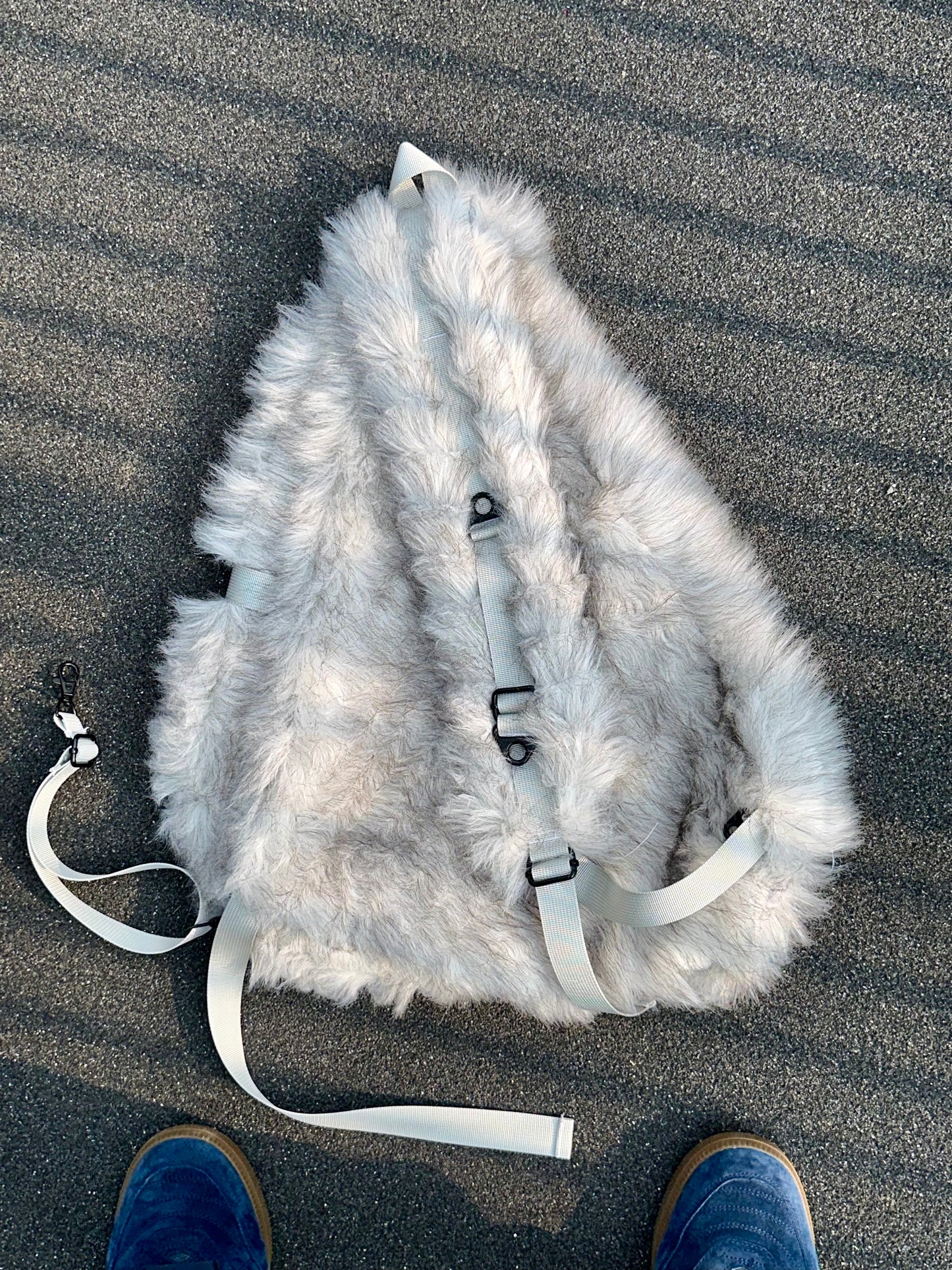 Fluffy Sling Bag(Drity white)