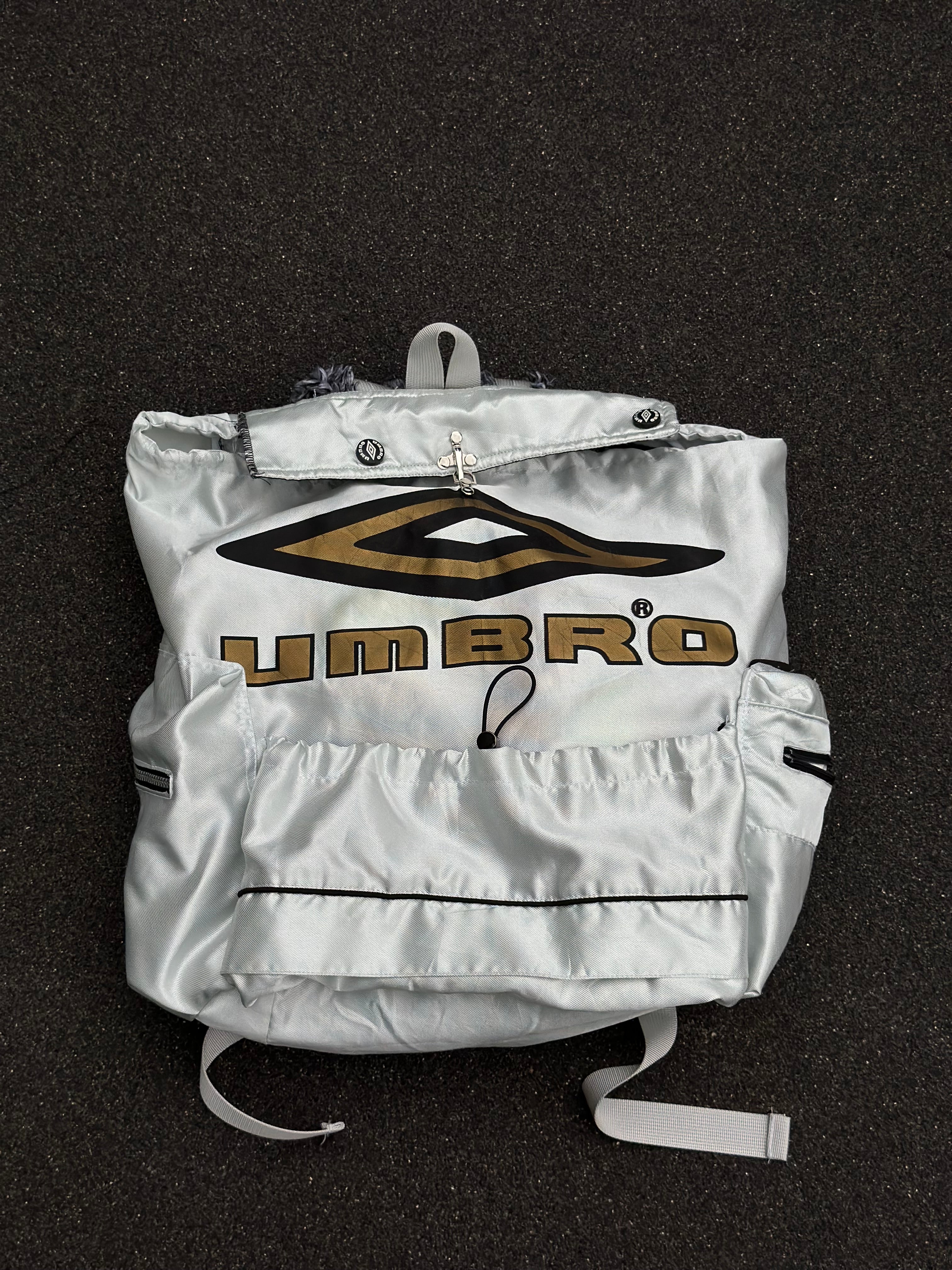Umbro remake silver backpack –