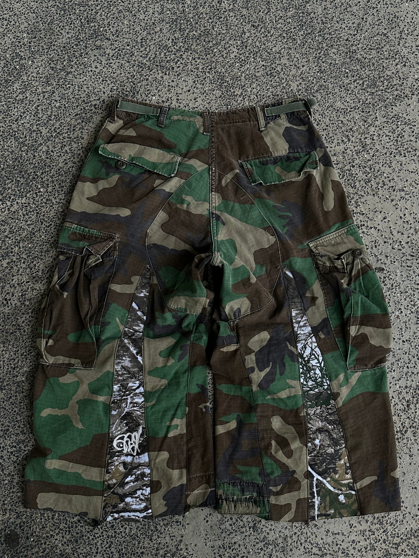 Fireman clips camo jorts