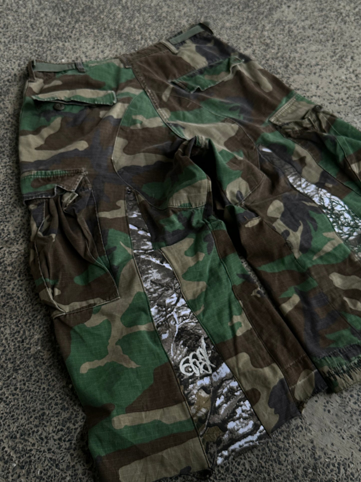 Fireman clips camo jorts