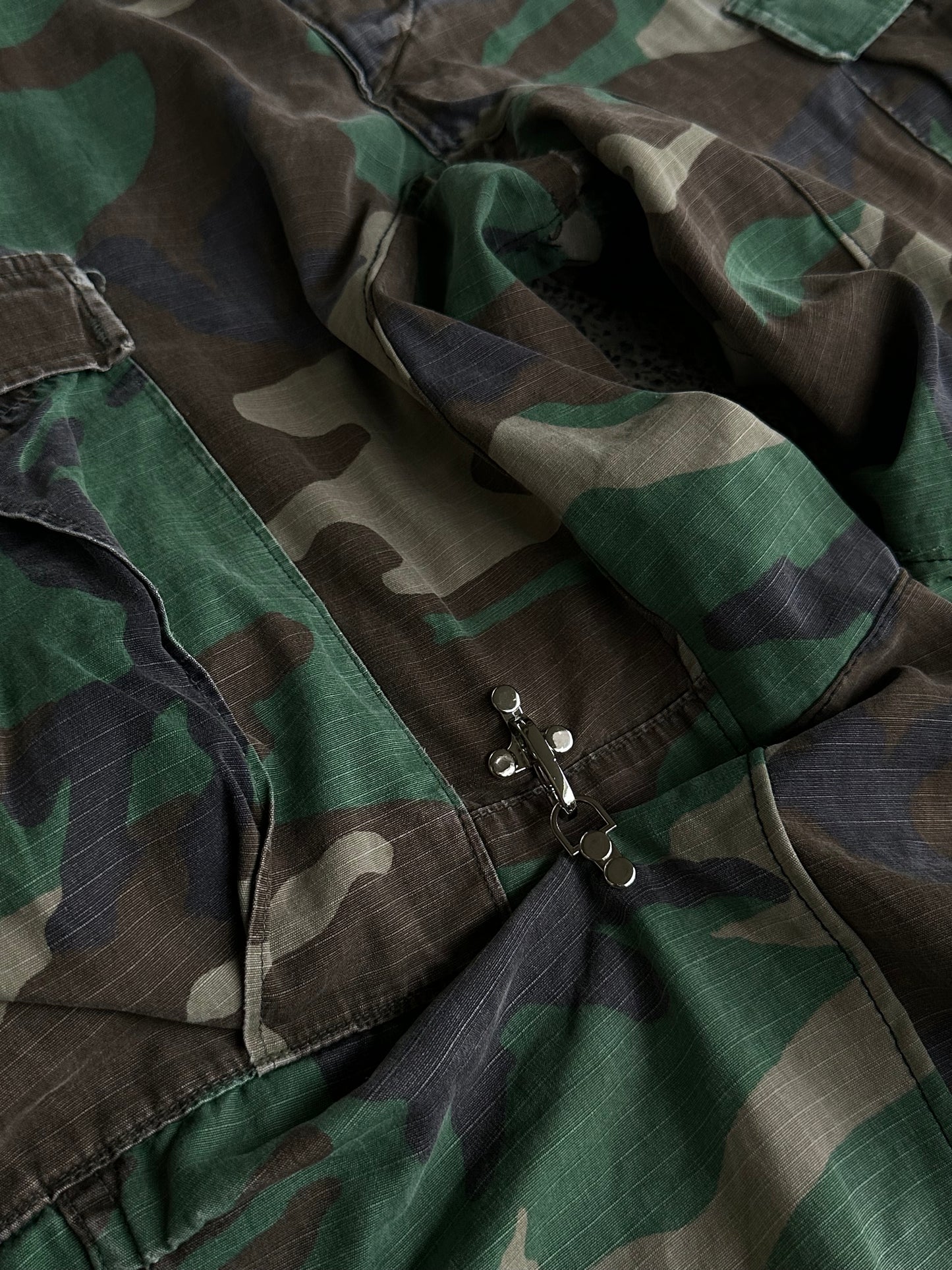 Fireman clips camo jorts