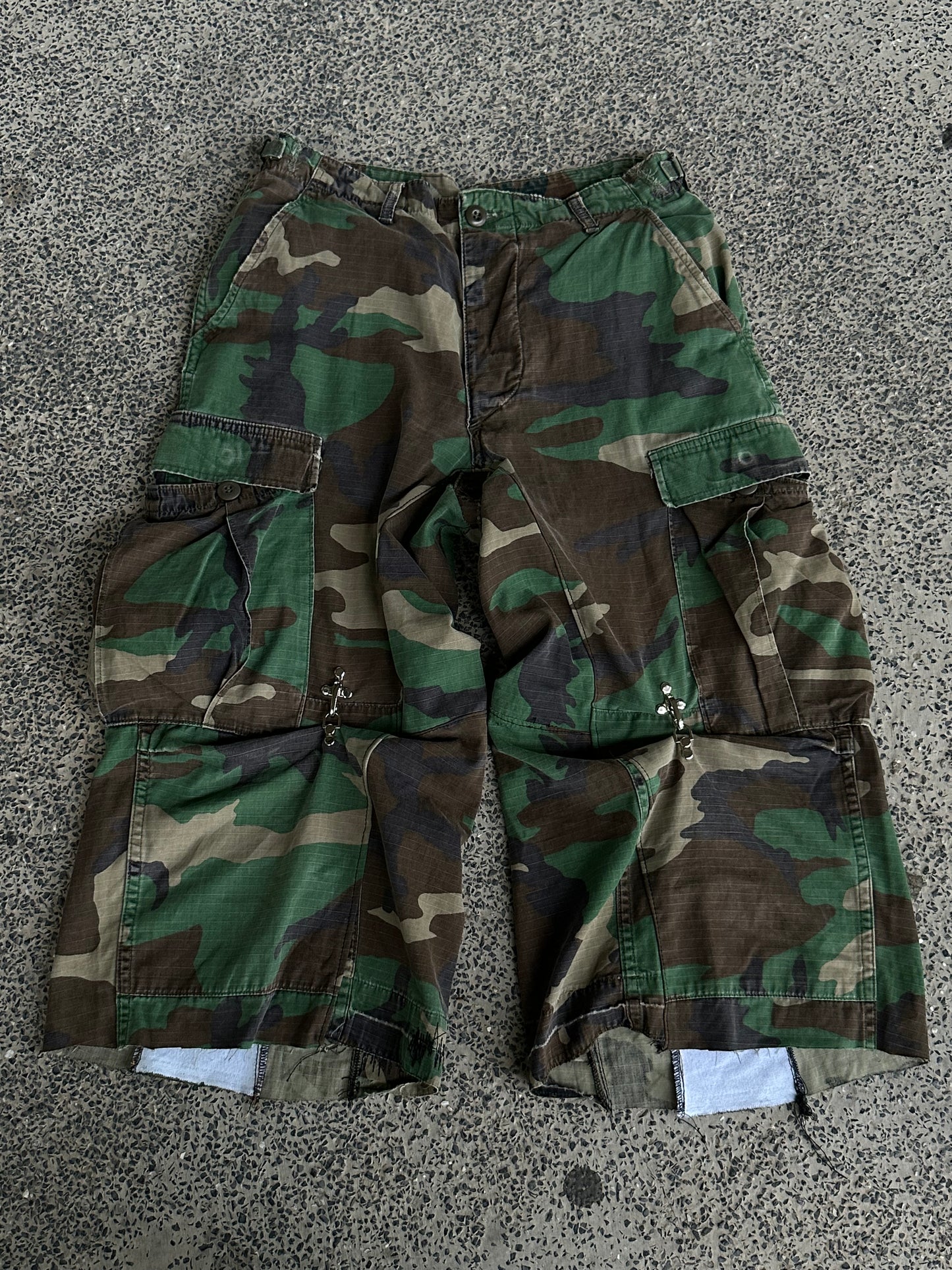 Fireman clips camo jorts